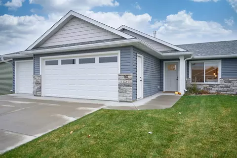 173 Highlands Cir, Zumbrota, MN 55992