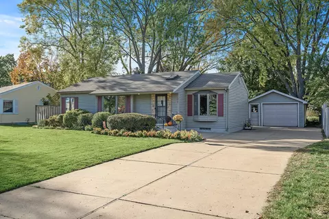 2965 Pascal St, Roseville, MN 55113