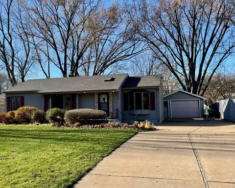 2965 Pascal St, Roseville, MN 55113 photo 2
