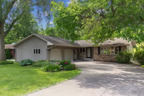 2189 Mississippi Cir, New Brighton, MN 55112