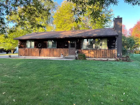 8608 Oakland Ave S, Bloomington, MN 55420