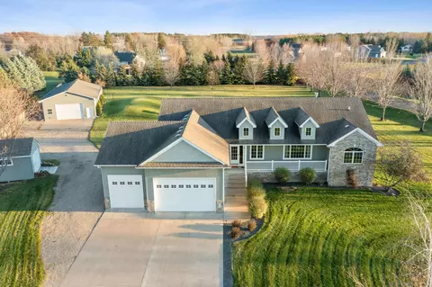 25247 Firefly Ave, Wyoming, MN 55092