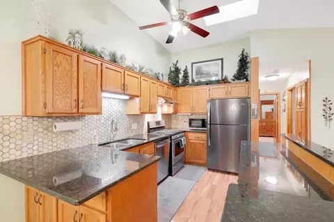1557 Clemson Dr #B, Eagan, MN 55122 photo 10