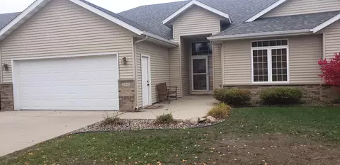 2841 Viola Heights Dr NE, Rochester, MN 55906