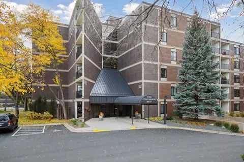 7220 York Ave S #203, Edina, MN 55435