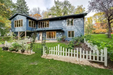 9852 Crestwood Ter, Eden Prairie, MN 55347