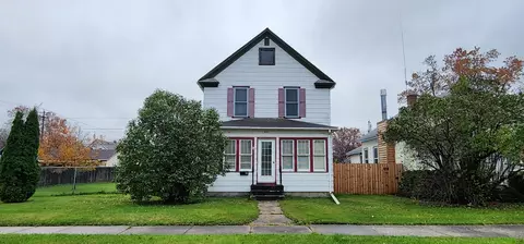 609 8th St, International Falls, MN 56649