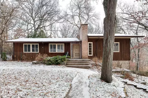 14 E Oaks Rd, North Oaks, MN 55127