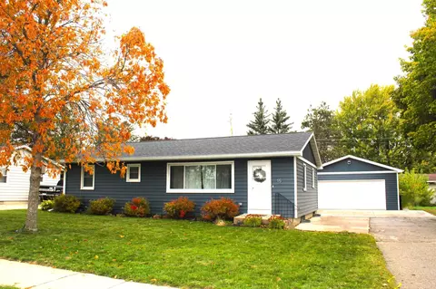 15 6th St SW, Eyota, MN 55934