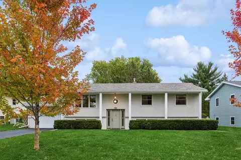 2744 Fernwood St, Roseville, MN 55113