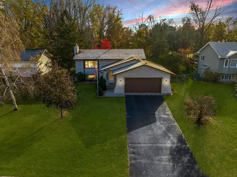 6718 E Shadow Lake Dr, Lino Lakes, MN 55014