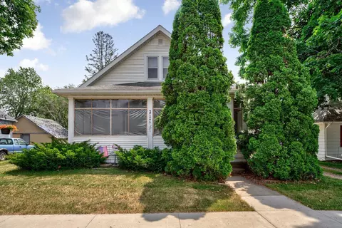 317 S 5th St, Le Sueur, MN 56058