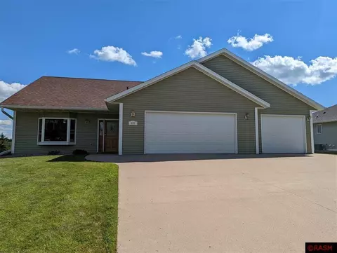 125 Charlotte Dr, Lake Crystal, MN 56055