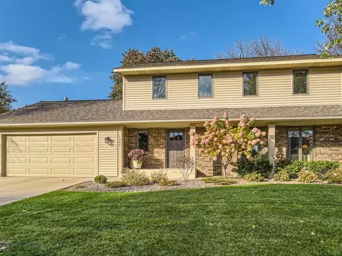1245 Willow Ln, Roseville, MN 55113