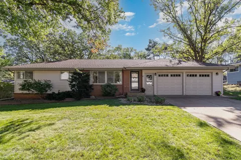 50 County Road F W, Vadnais Heights, MN 55127