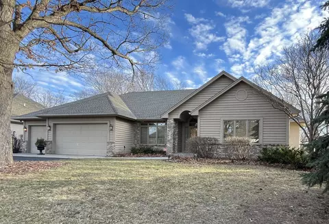 201 Innsbrook Ln, Burnsville, MN 55306
