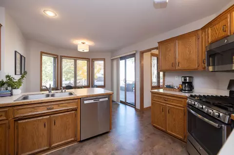 1539 Lakeview Curv, Eagan, MN 55122 photo 13