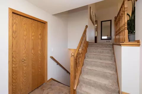 1539 Lakeview Curv, Eagan, MN 55122 photo 4