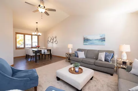 1539 Lakeview Curv, Eagan, MN 55122 photo 9