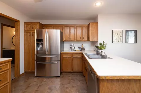 1539 Lakeview Curv, Eagan, MN 55122 photo 14