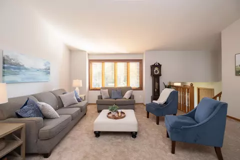 1539 Lakeview Curv, Eagan, MN 55122 photo 6