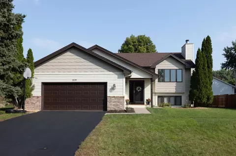1539 Lakeview Curv, Eagan, MN 55122
