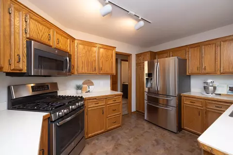 1539 Lakeview Curv, Eagan, MN 55122 photo 12