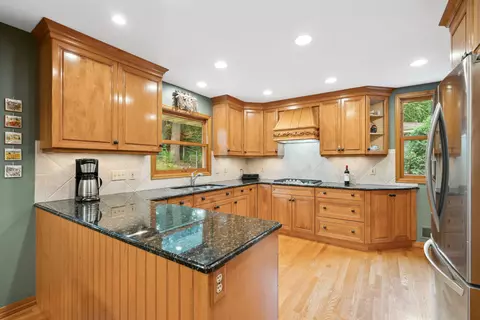 5511 Hansen Rd, Edina, MN 55436