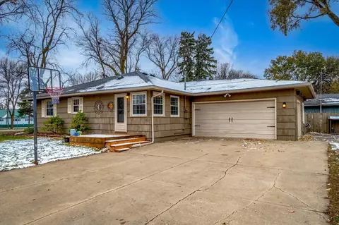 600 W 3rd St, Waconia, MN 55387