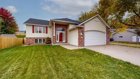 2502 Boulder Ridge Dr NW, Rochester, MN 55901