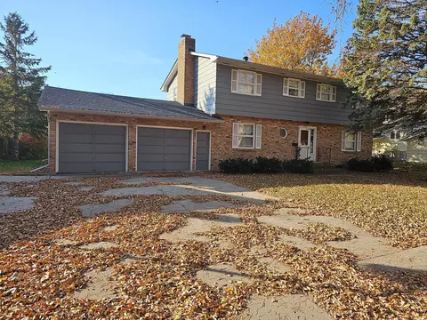 1209 Grace Ave SW, Willmar, MN 56201