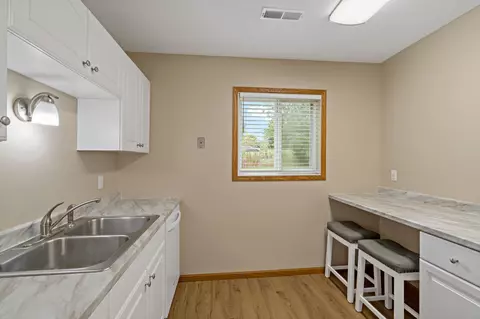 1381 Easter Ln, Eagan, MN 55123 photo 23