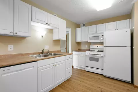 1381 Easter Ln, Eagan, MN 55123 photo 8