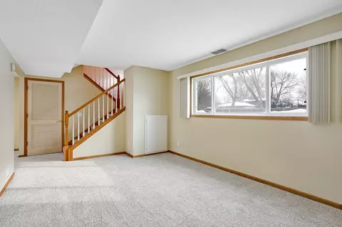 1381 Easter Ln, Eagan, MN 55123 photo 12