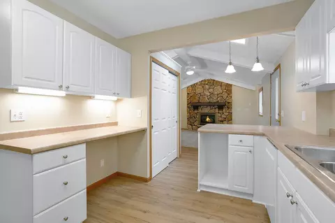 1381 Easter Ln, Eagan, MN 55123 photo 11