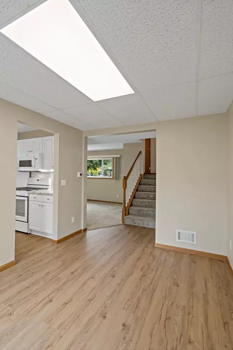 1381 Easter Ln, Eagan, MN 55123 photo 28