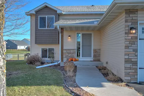 921 Robin Rd NW, Isanti, MN 55040