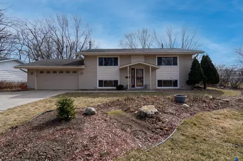 8317 33rd Pl N, New Hope, MN 55427