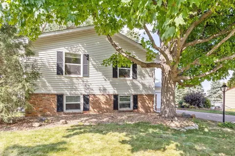 4716 W 99th St, Bloomington, MN 55437