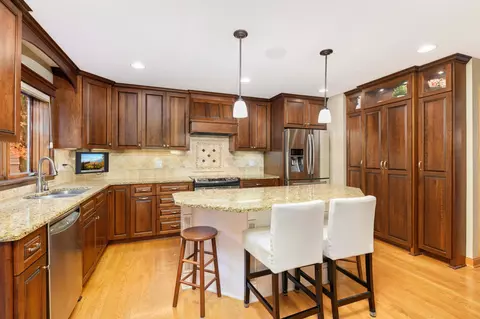 1380 Michelle Dr, Eagan, MN 55123 photo 17