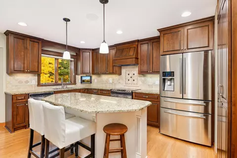 1380 Michelle Dr, Eagan, MN 55123 photo 18