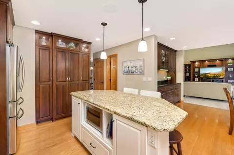 1380 Michelle Dr, Eagan, MN 55123 photo 20