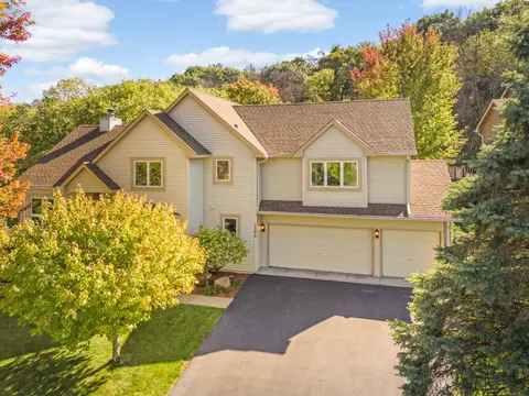 1380 Michelle Dr, Eagan, MN 55123 photo 3