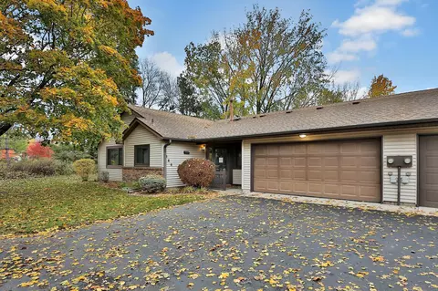 588 Donegal Cir, Shoreview, MN 55126