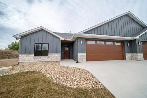 759 Kodiak Dr NW, Stewartville, MN 55976