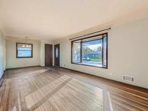 1081 Beatrice St, Eagan, MN 55121