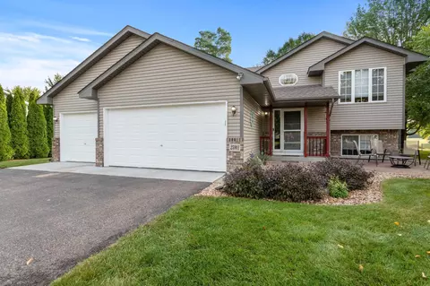 25901 Glen Oak Dr, Wyoming, MN 55092