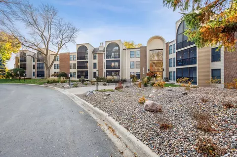 9550 Collegeview Rd #129, Bloomington, MN 55437