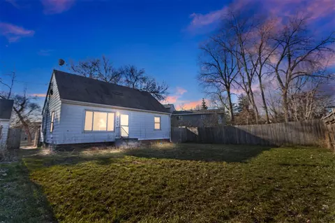 1700 Parkway Dr, Saint Paul, MN 55106