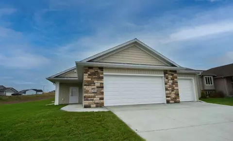 342 14th Ave SE, Mazeppa, MN 55956